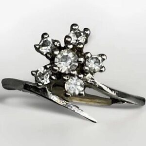 Vintage CZ Rhinestone Silver Tone Flower Ring Size 6